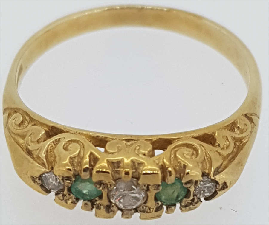 Vintage 18ct Diamond and Emerald 5 stone ring - Image 2