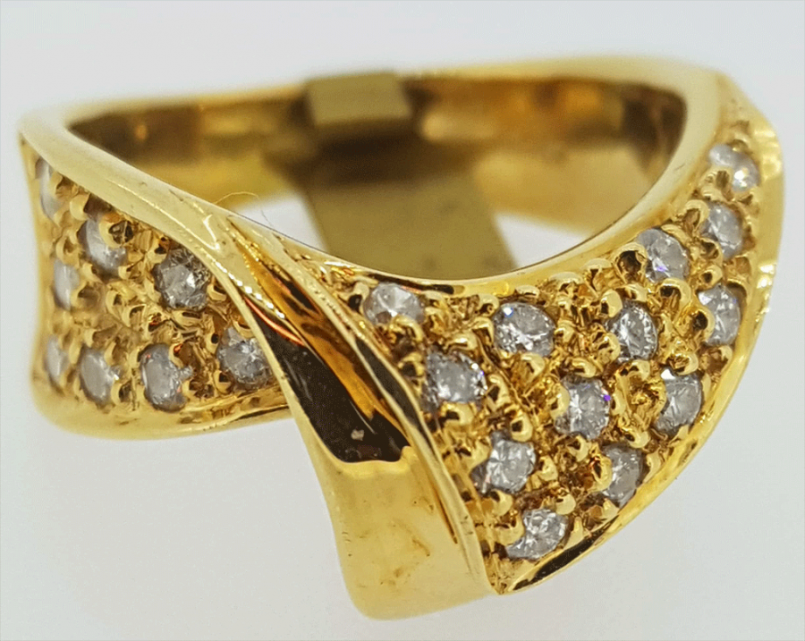 Vintage 18ct Diamond scarf ring