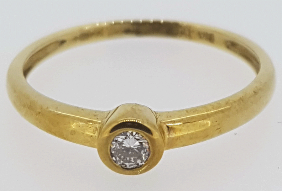 Vintage 9ct single stone rubover set diamond ring