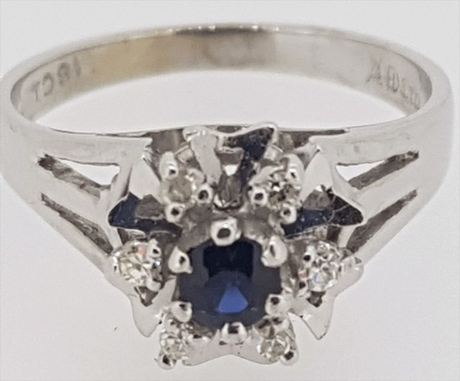 Preloved: 18ct white gold Sapphire and Diamond Cluster Ring
