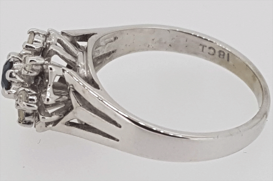Preloved: 18ct white gold Sapphire and Diamond Cluster Ring - Image 2