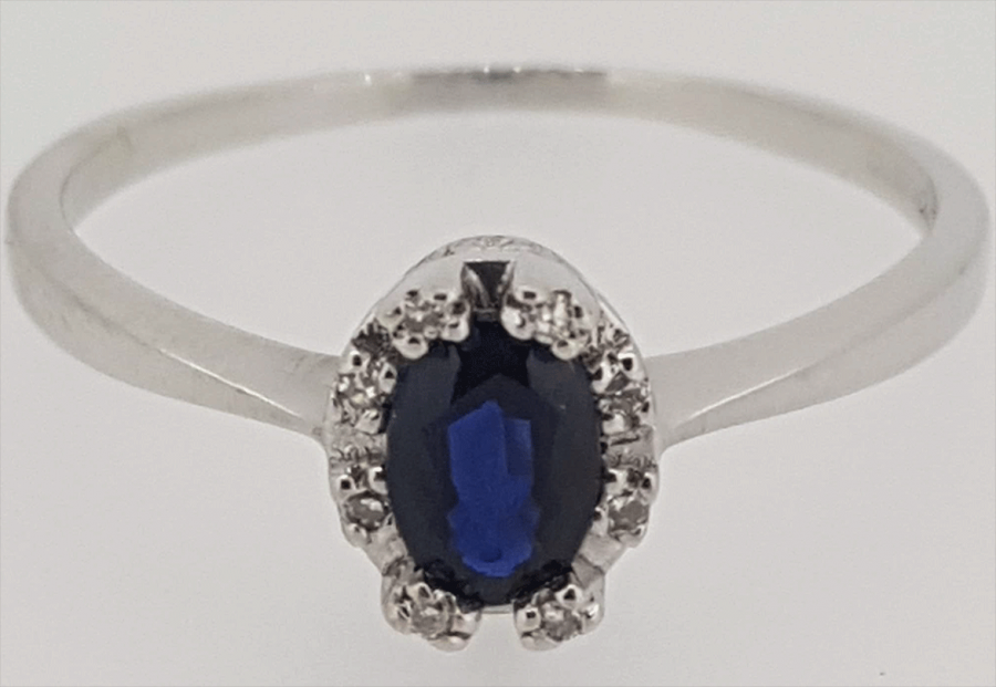 Preloved : 18ct white gold Sapphire and Diamond cluster ring