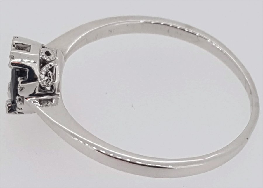 Preloved : 18ct white gold Sapphire and Diamond cluster ring - Image 2