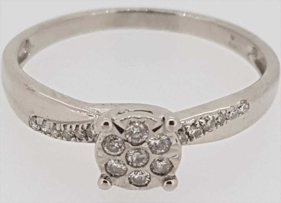 Preloved: 9ct white gold Diamond cluster with Diamond shoulders