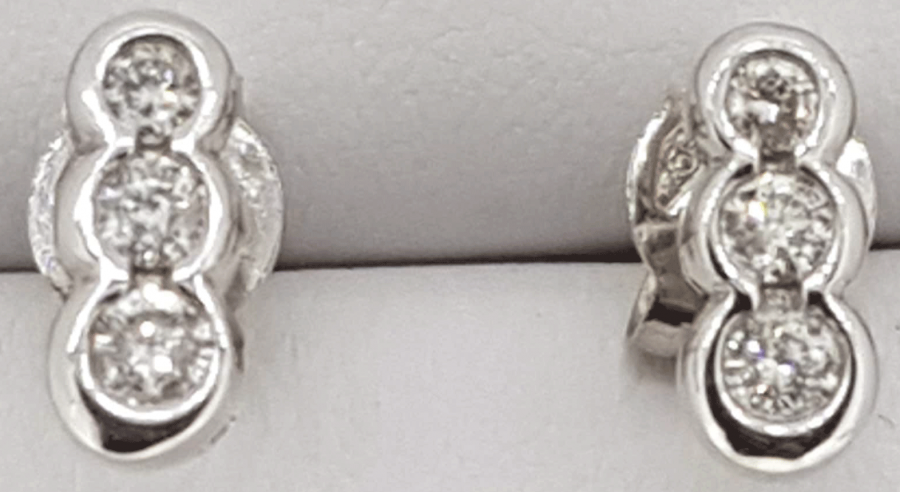 18ct White Gold Diamond 3 stone stud earrings - Image 2