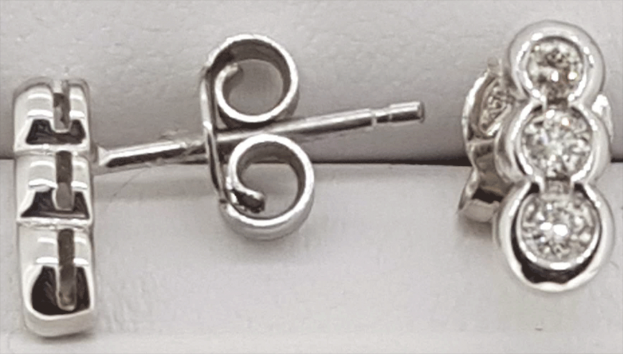 18ct White Gold Diamond 3 stone stud earrings - Image 3