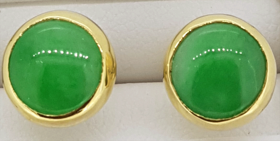 18ct Yellow Gold stunning  Green Jade stud earrings - Image 2