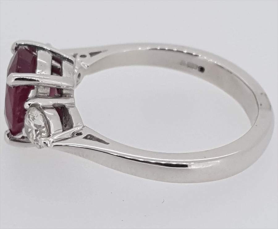 18ct White Gold Ruby and Diamond Trilogy Ring - Image 3