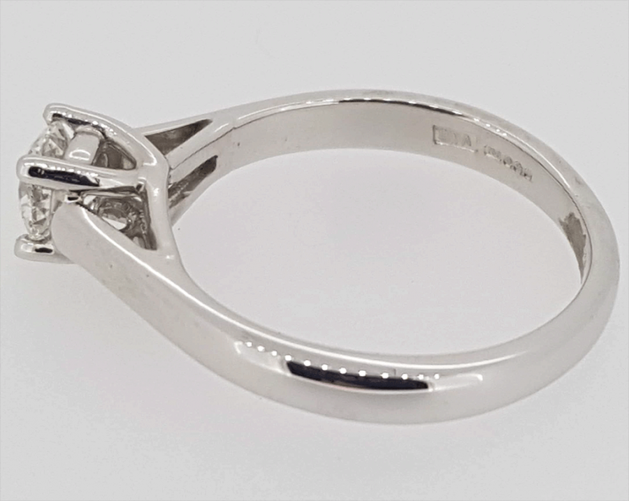 18ct White Gold Diamond Solitaire Ring - Image 2