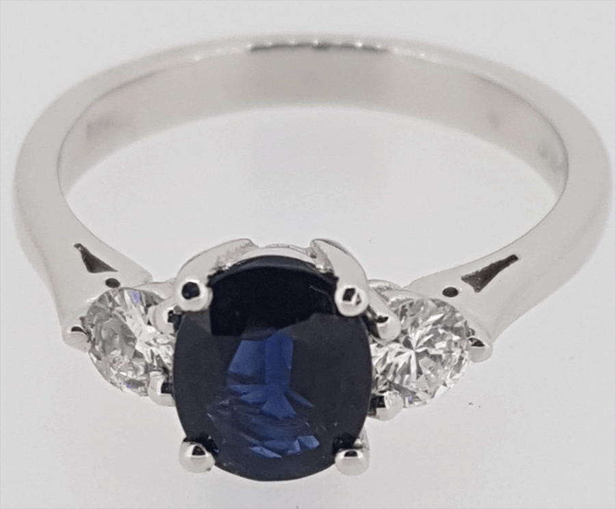 18ct White Gold Sapphire and Diamond Trilogy Ring - Image 3