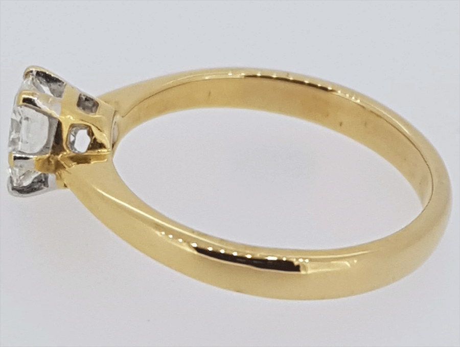 18ct Yellow Gold Diamond Solitaire Ring - Image 2