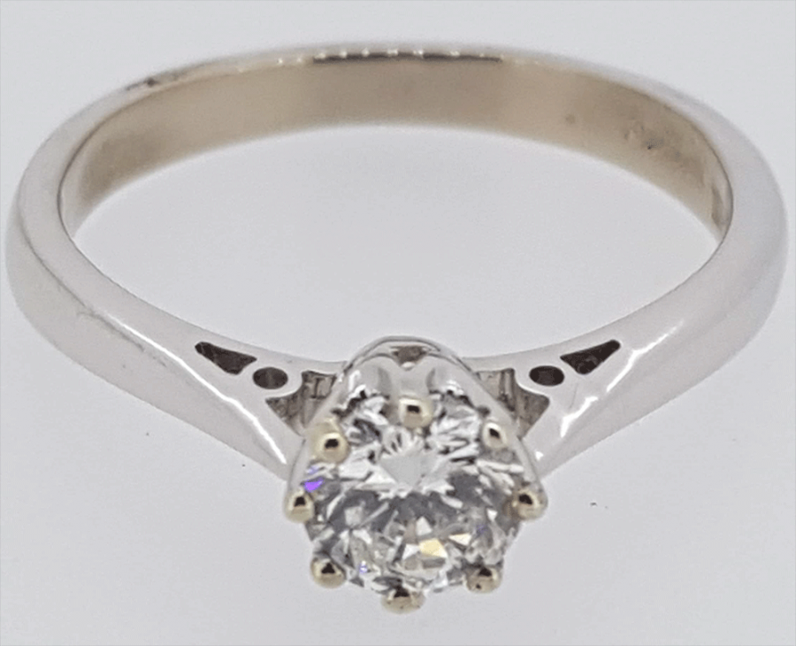 18ct White Gold Diamond Solitaire Ring