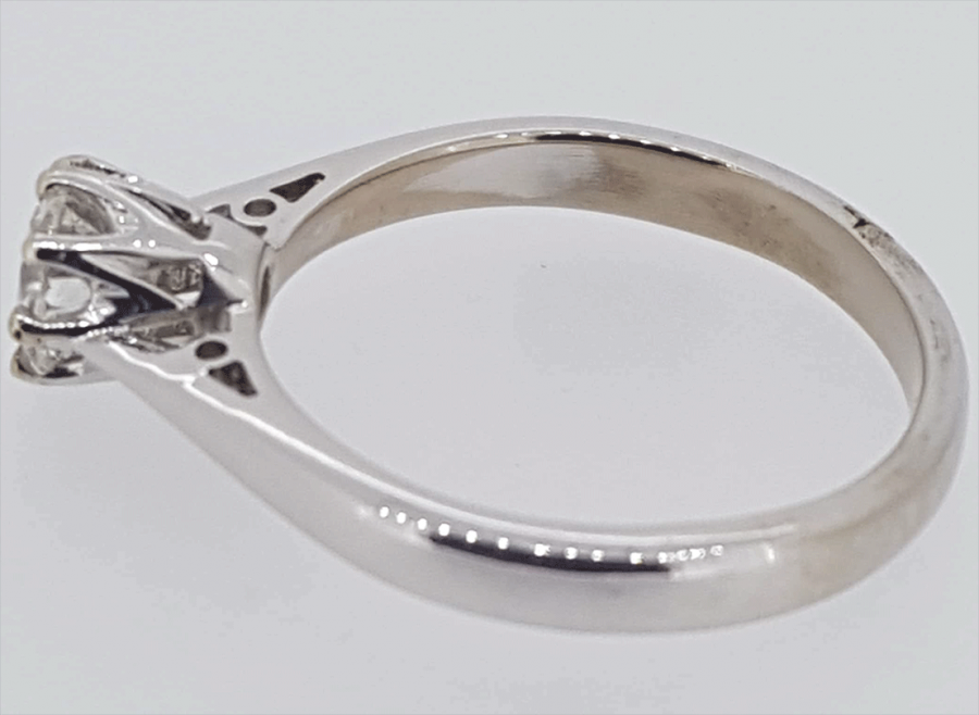 18ct White Gold Diamond Solitaire Ring - Image 2
