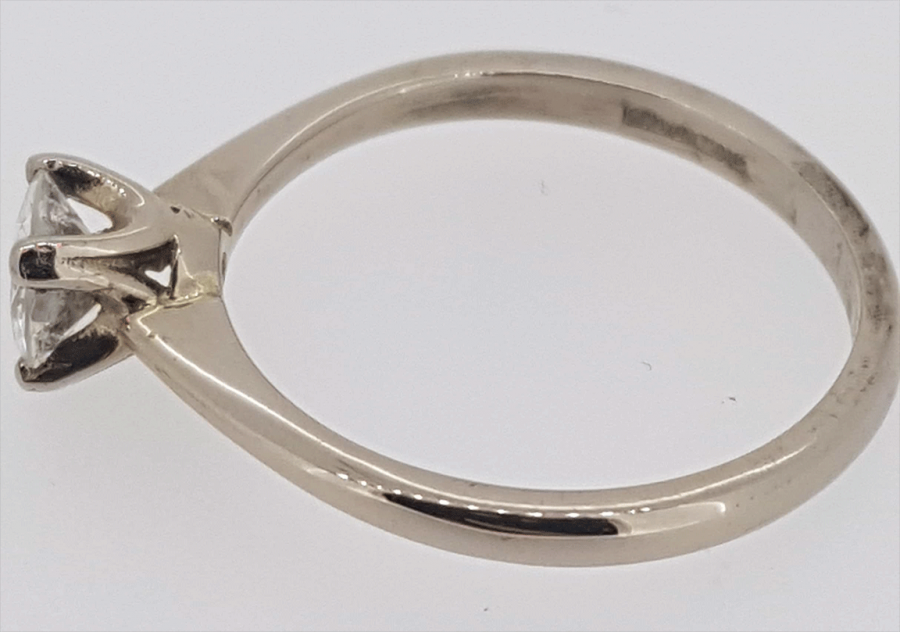18ct White Gold Diamond Solitaire Ring - Image 3