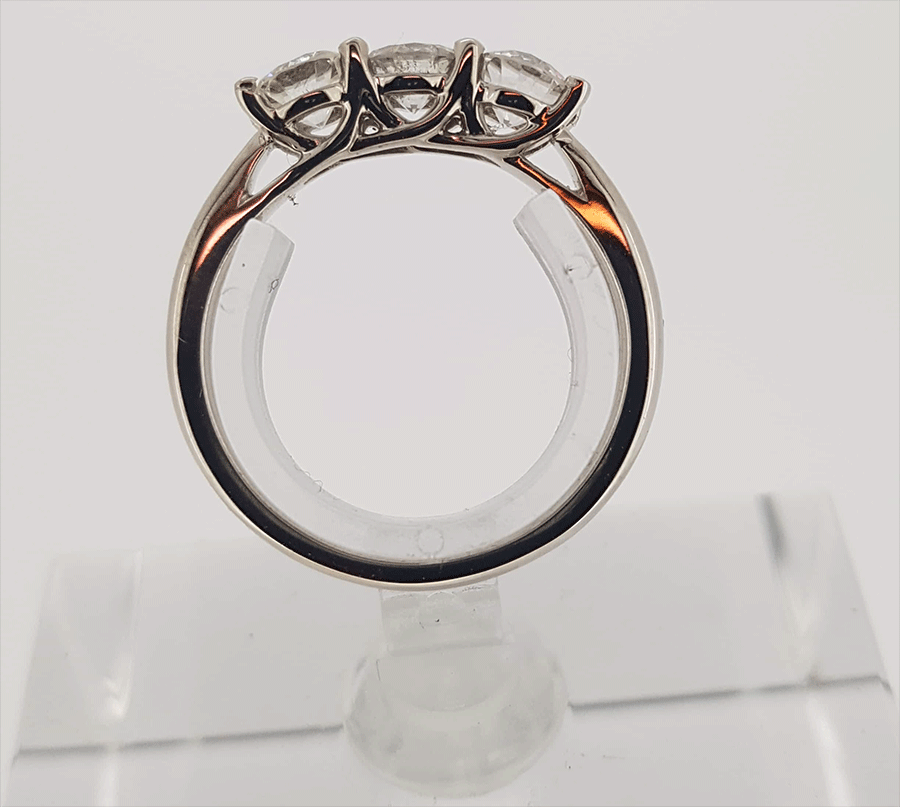 18ct White Gold Diamond Trilogy Ring - Image 3