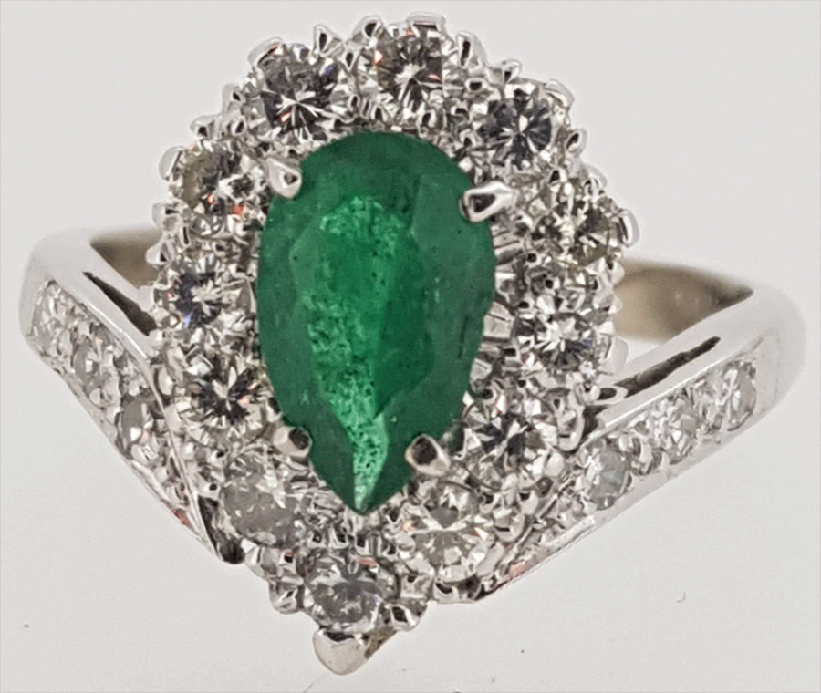 18ct White Gold Pear Cut Emerald and Diamond Ring - Image 2