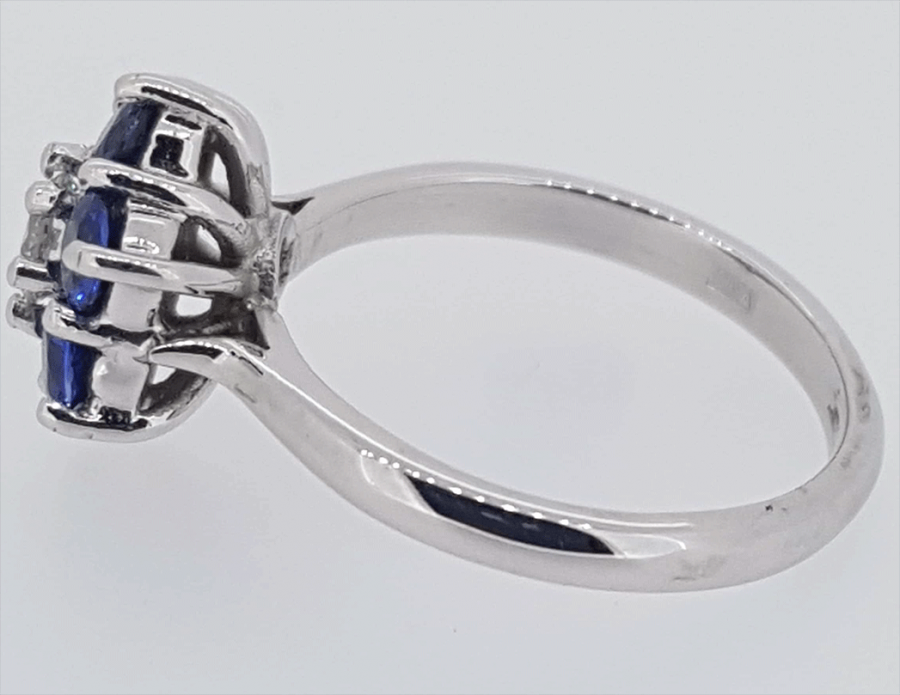 18ct White Gold Sapphire and Diamond Cluster Ring - Image 2