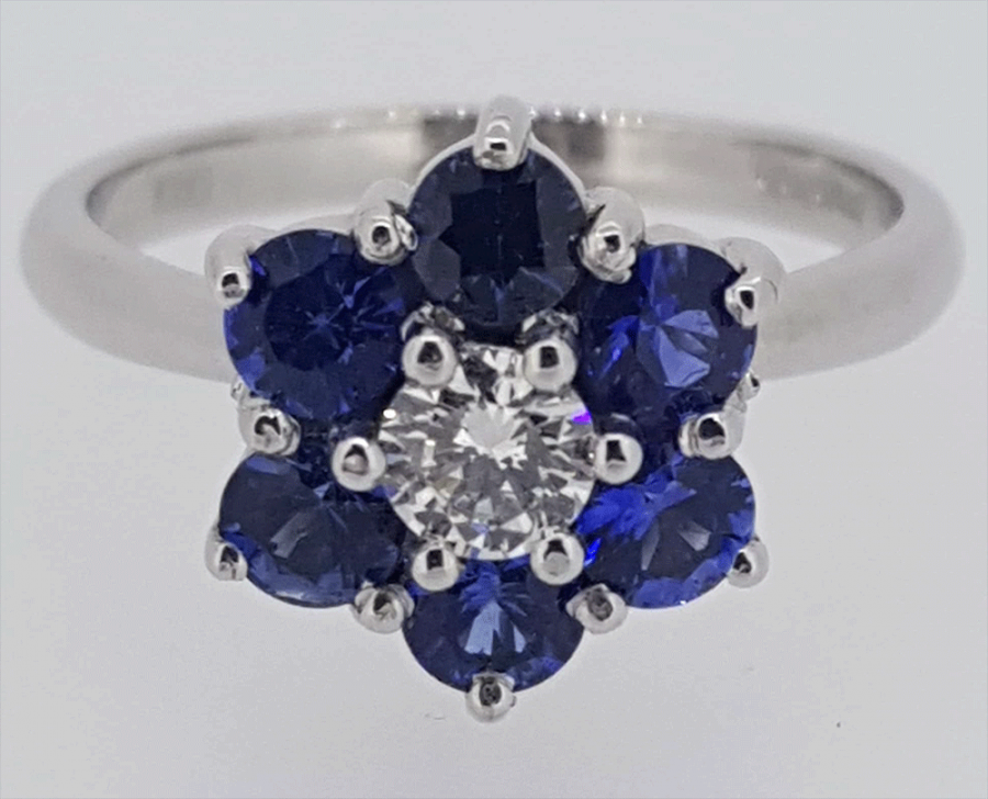 18ct White Gold Sapphire and Diamond Cluster Ring - Image 3
