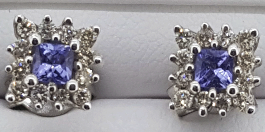 9ct white gold Tanzanite and Diamond square cluster stud earrings - Image 2