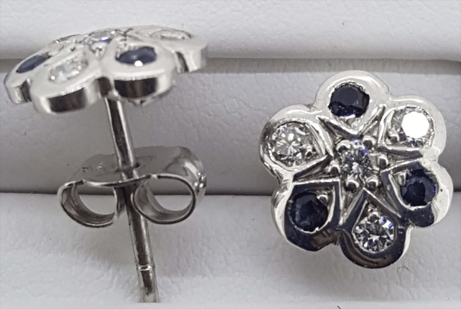18ct white gold Sapphire and Diamond cluster stud earrings - Image 2